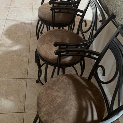 Set of 4 Swivel Barstools with Armrests – Metal Frame & Faux Leather Seats