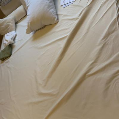Adjustable Queen Bed with Bedding Bundle