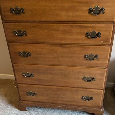 Ethan Allen Heirloom Nutmeg Maple Chest of Drawers, Lamp, Mirror & Decor