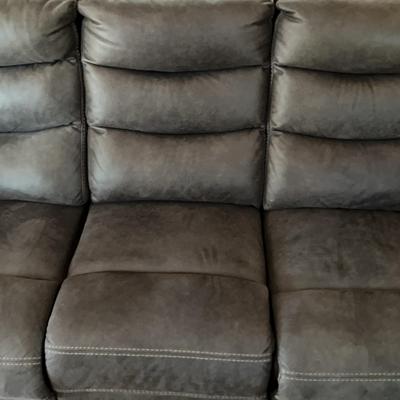 Modern Gray Reclining Sofa & Matching Recliner - Ultimate Comfort!