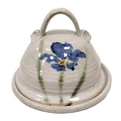 SIGNED STUDIO POTTERY BUTTER OR CHEESE DISH