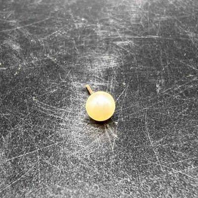 Single 14K Gold Pearl Earring
