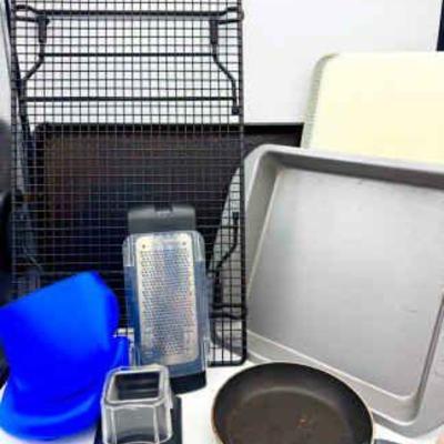 Kitchen Goods Lot
