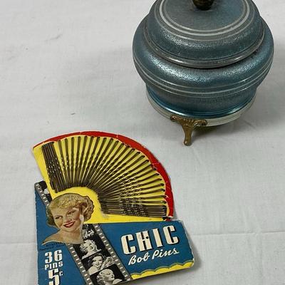 Vintage 1930s Beauty Set – Everbrite Wind-Up Powder Puff Music Box & Chic Bob Pins in Original 5¢ Pa
