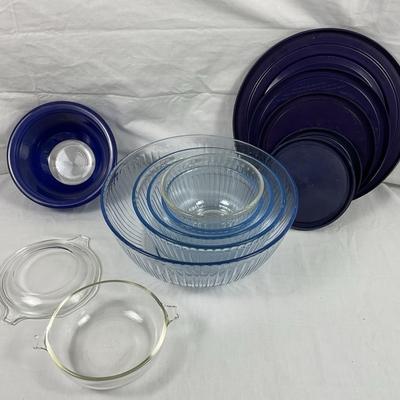 Vintage Pyrex Mixing & Casserole Set – Blue & Clear Glass, Nesting Bowls + Lids
