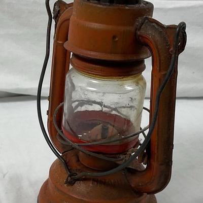 Vintage Dietz Comet B-7 Kerosene Lantern, Red, Compact Design – Durable Portable Light Source for Ou