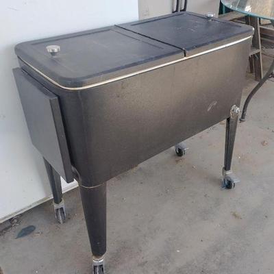 Rolling Ice Chest/Cooler
