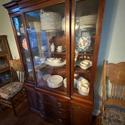 Drexel china hutch