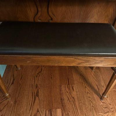 Piano bench