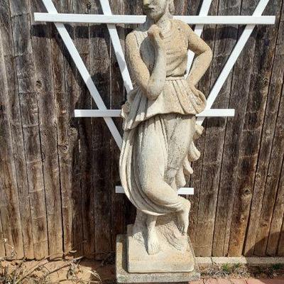 outdoor statuary