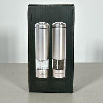 [NIB] Salt & Pepper Mill Set | Salt and pepper grinder set by Epicure. - h. 8 x dia. 2 in

