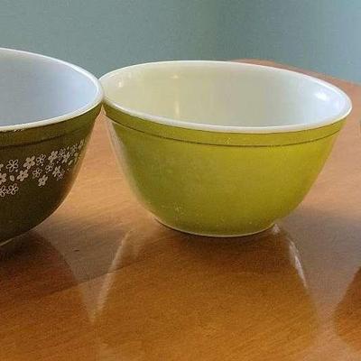 3 Vintage Pyrex Mixing Bowls.