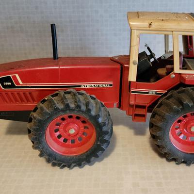 Toy Model International Harvester Tractor