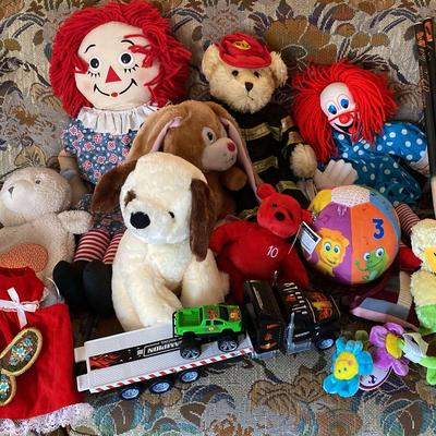 Toys Featuring Raggedy Ann, Russ And Lee Middleton
