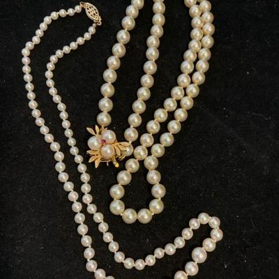 Pair of pearl necklaces with 14 k clasp
