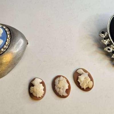Cameo Brooches And Single Cameos 