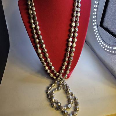 Gray Faux Pearls Necklace 