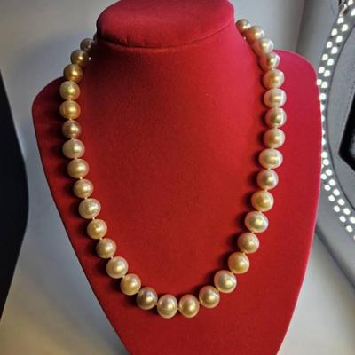 Multicolored Pearl Necklace 