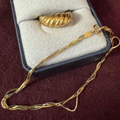 Gold ring bracelet