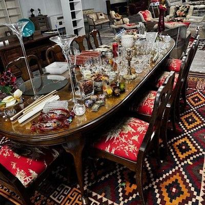 100s of collectibles and glass
