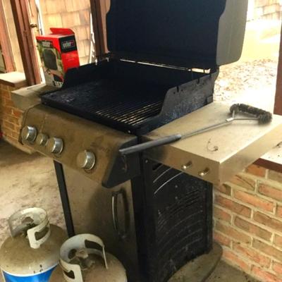 Weber Spirit Gas Grill + 3 X 5Gal Gas + grill cover + Cleaning Brush