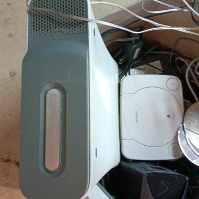 Xbox 360+PS2 Mystery Box Of Cables Controller Speakers Etc