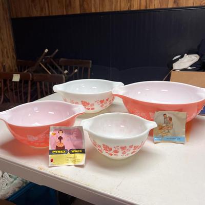 Vintage Pyrex Pink Gooseberry Five Piece Cinderella Bowl Set