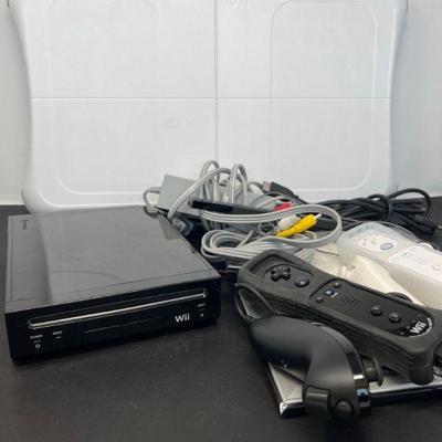 Wii RVL-101 Console, Two Controllers & Fit Balance Board