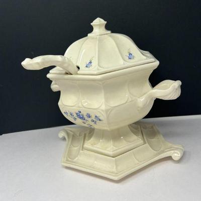 Tureen and Six bowls