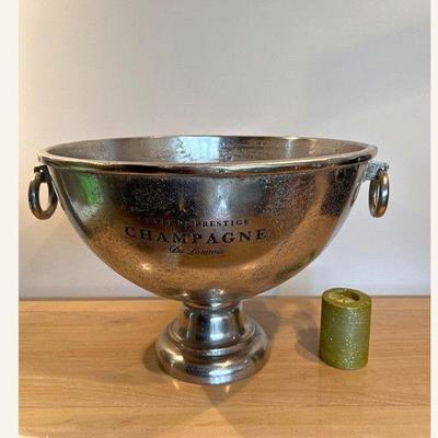 French Cuvée De Prestige Du Louvois Pedestal Champagne Wine Bath