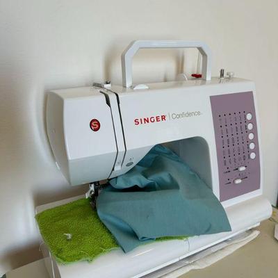 Singer Sewing Machine 