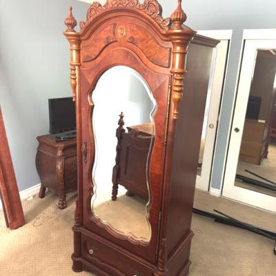 Pulaski Furniture Corp Armoire Mirror Door 84x34x21, excellent condition