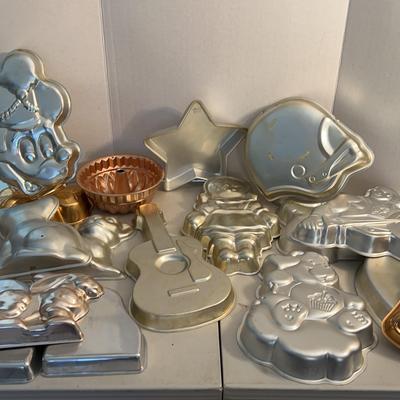 Cake Pans & molds Lot - Many Wilton- Mickey Mouse, Care bear, He-man, Santa Claus, Football++