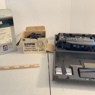 Vintage : Sony Video 8 Video Camera Recorder, Sunpak Video Light, & Sima Copykit 