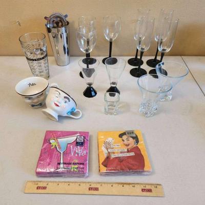 19pc Vintage Barware, Black-Stemmed Glassware, Baileys Mugs, Napkins