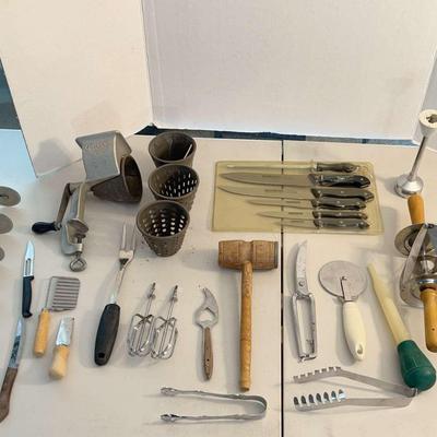 Kitchen utensil & vintage items Lot - Adj. Dough Divider, Griscer Food Processer +++