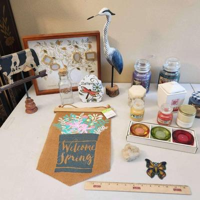 17pc Home Decor & Candles - Yankee Candle, Picture Frame, Wood Animals