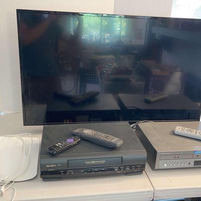 Insignia 40inch Roku Tv + Quasar VCR & Samsung DVD/VHS player + MOHU Leaf Ultimate  