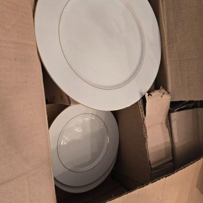 160 piece plate set 