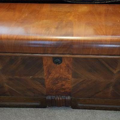 Vintage Cavalier Cedar Chest (Excellent Condition)