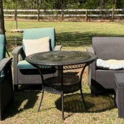 Wicker outdoor seating set