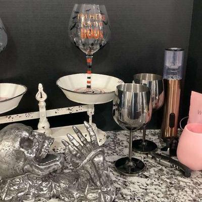 Halloween wine lover’s entertaining set with décor and accessories