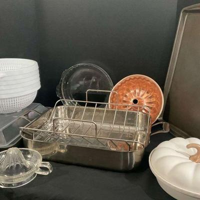 Various kitchenware items