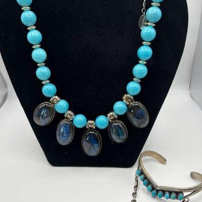Turquoise beaded necklace and bracelet set
