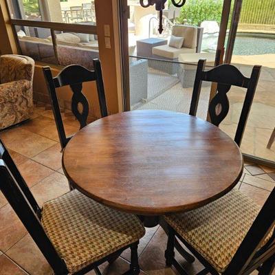 Dining Table 4 Chairs Very Nice