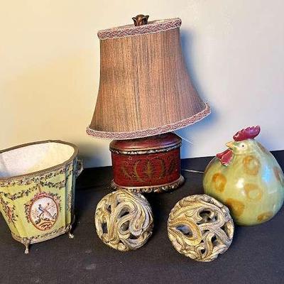 Collection of household decorations 