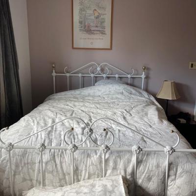 Queen bed 
