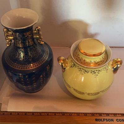 Two Chinese Porcelain Vases 