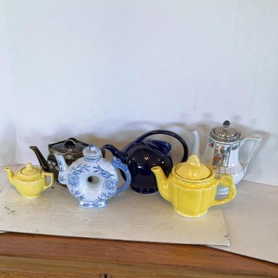 6 Tea Pots 