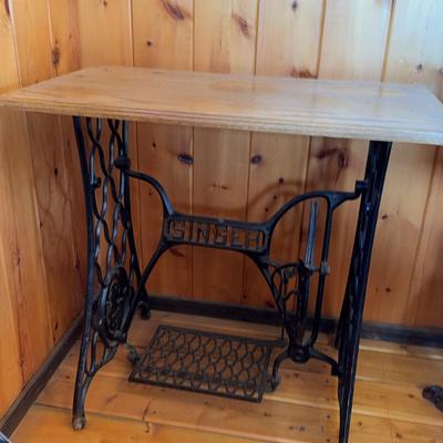 Singer Sewing Table